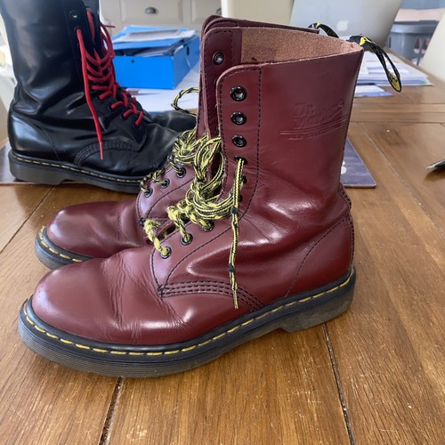 Martens airwair hole - dr,