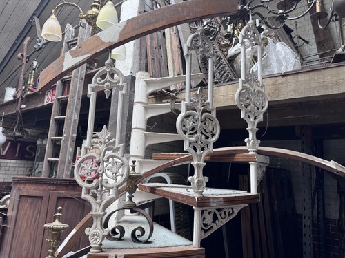 Ornate victorian style spiral - ornate,