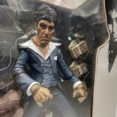 Mezco scarface tony - mezco, montana
