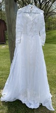VINTAGE WEDDING DRESS AND VAIL