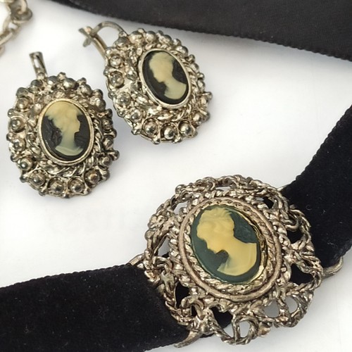 Vintage set signed earrings - set,