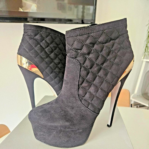 Black quilted platform carvela - quilted,