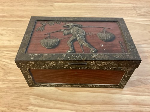 Tokyo biscuit tin - by, huntley