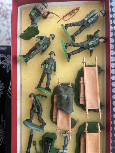 Britains plastic toy soldiers - toy,