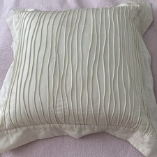 Lovely Sheridan S Satin Feel Cushion 15”x15”hardly Used