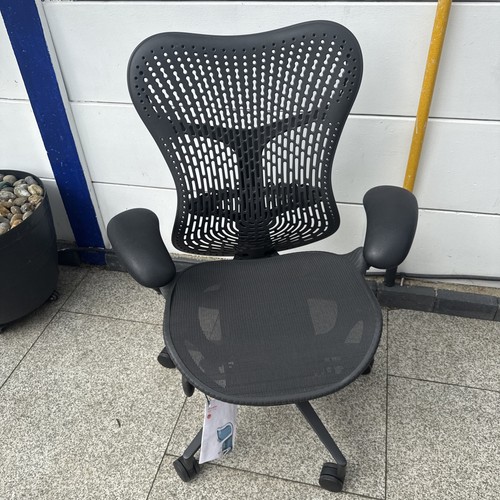 Herman miller mirra 2022 - miller, 2