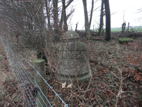 Photo 6x4 stone bollard - photo,