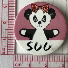 VTg Og SOO Kellogg’s Sooty & Sweep 32mm Pin Badge Brooch Sue Childrens TV 1960s