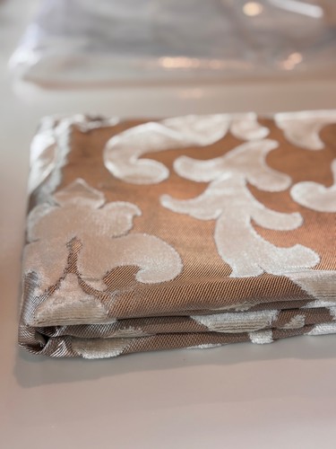 Osborne little damask cut - &,