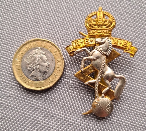 Vintage reme cap badge - badge, royal