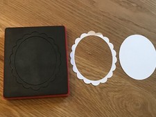 Frame Scallop Oval Sizzix