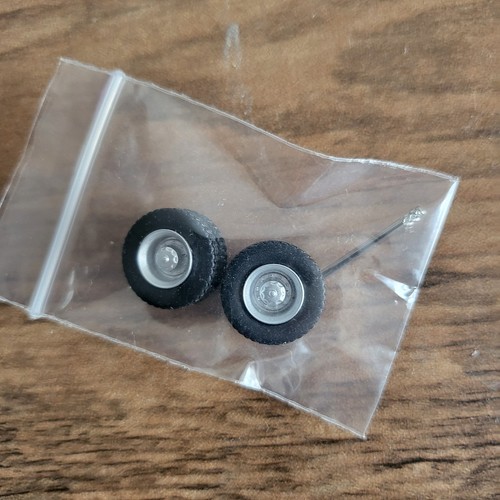 Pair rear wheel - rear, and