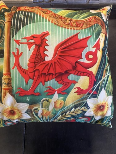 Welsh dragon with harp