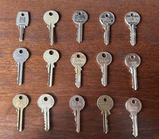 15 Old Vintage Keys, Mixed