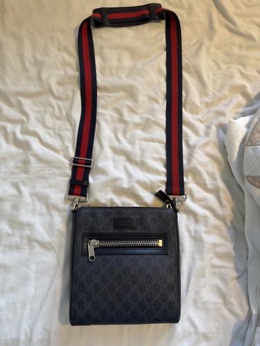 Gucci black small messenger - gucci,