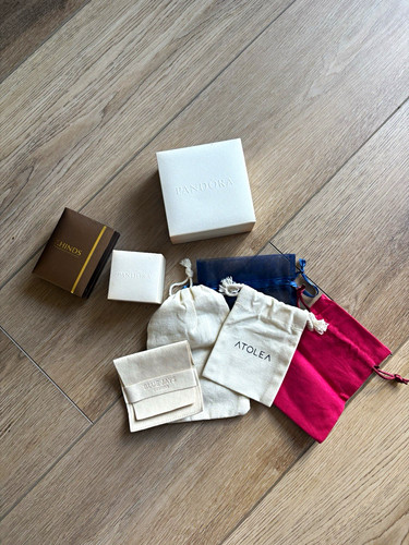 Bundle velvet lined jewellery