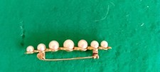 9CT GOLD AND PEARL BAR BROOCH MARKED M H