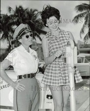 1960 Press Photo Lady uses a