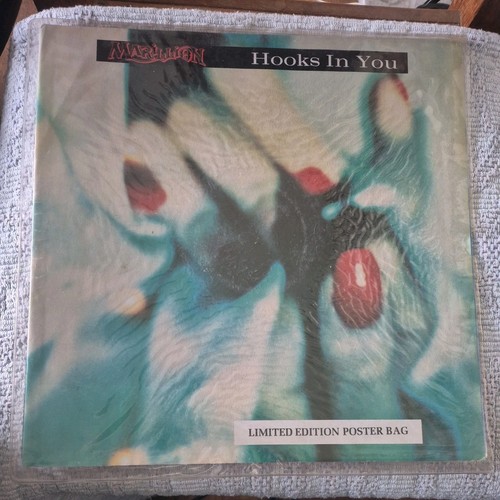 Marillion hooks you - in,