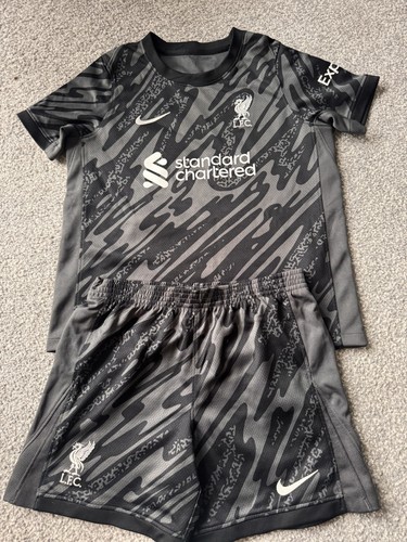 Liverpool kids football kit - liverpool,