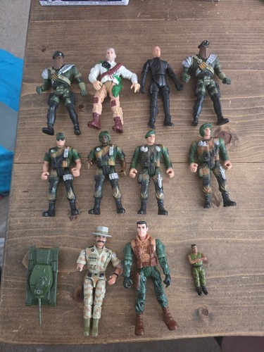 Toy soldiers tanks military - soldiers,