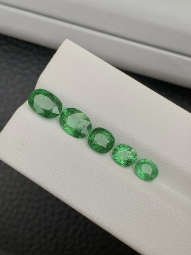4ct natural tsavorite - natural,