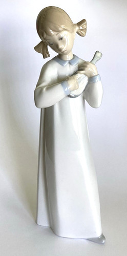 Lladro girl with guitar - lladro,