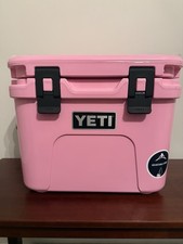 Yeti Roadie 15 Hard Cooler - Power Pink