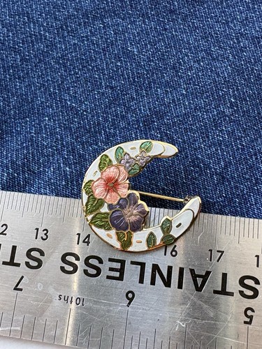 Vtg fish crown - &,
