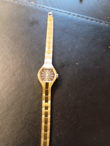 Ladies gold coloured bracelet - gold,