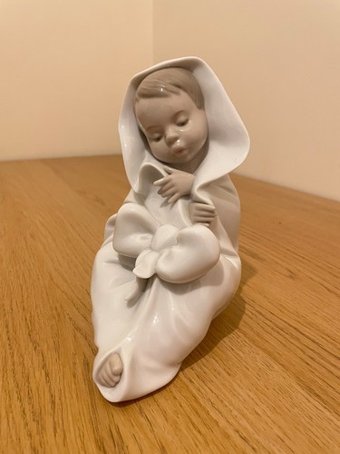Nao lladro all bundled - "all, up"