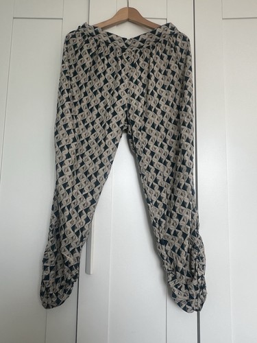 Woman geometric print - geometric, harem