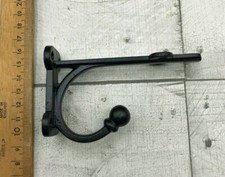 PAIR OF SHELF BRACKETS | CAST