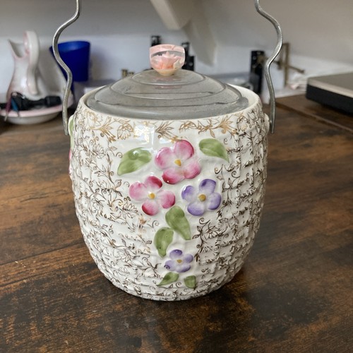 Wade 1930s floral - , biscuit