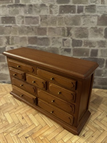 Dolls house scale - 1/12,