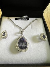 Beautiful sparkly Swarovski Crystal Purple Matching Necklace & Earrings Set New