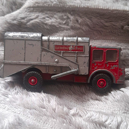 Matchbox king size dennis - king,