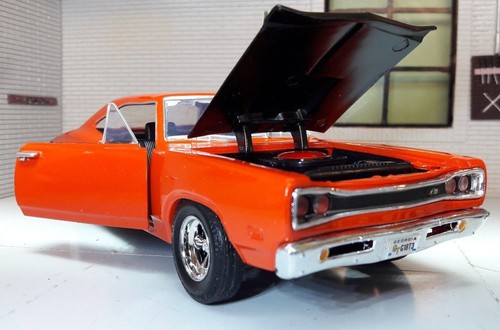 Dodge coronet superbee - 1:24,