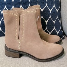 Clarks Pebble Maye Zip Suede