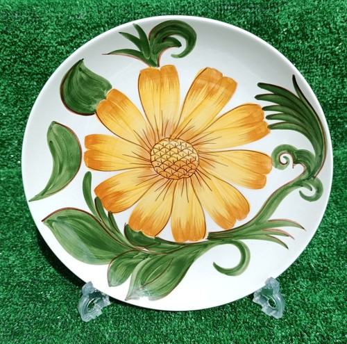 Wade royal victoria pottery - victoria,