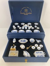 NEW REUTTER COMPLETE BLUE WHITE CHINA DINNER TEA SERVICE BOXED GIFT DOLLS HOUSE