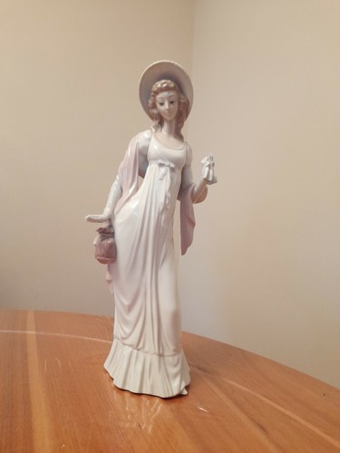 Lladro dainty lady - lady-, large