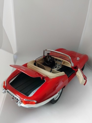 Burago jaguar e type - 1/18, e-type