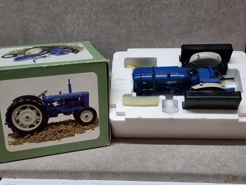 Universal hobbies fordson - universal,