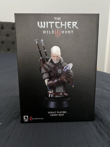 Geralt playing gwent bust - gwent,