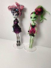 Monster High "Zombie Shake"  featuring Rochelle Goyle and Venus McFly Dolls Vgc