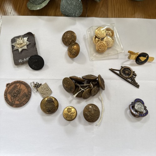 Assorted military buttons - 26,