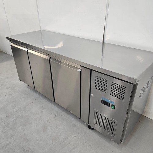 Bench fridge triple door - fridge, 3