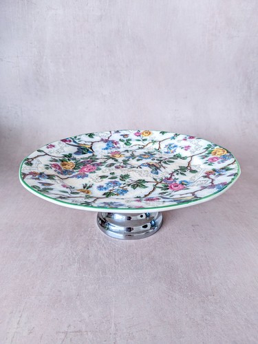 Royal tudor ware cake - royal, stand
