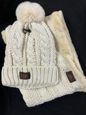 UGG OFF WHITE INFINITY HAT AND
